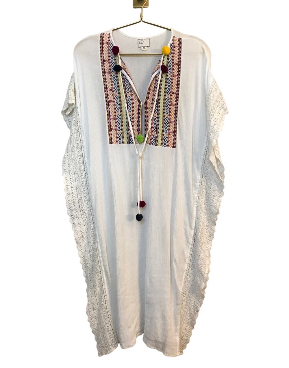 Postmark Anthropologie Bilson Embroidered Caftan XS White Pom Pom